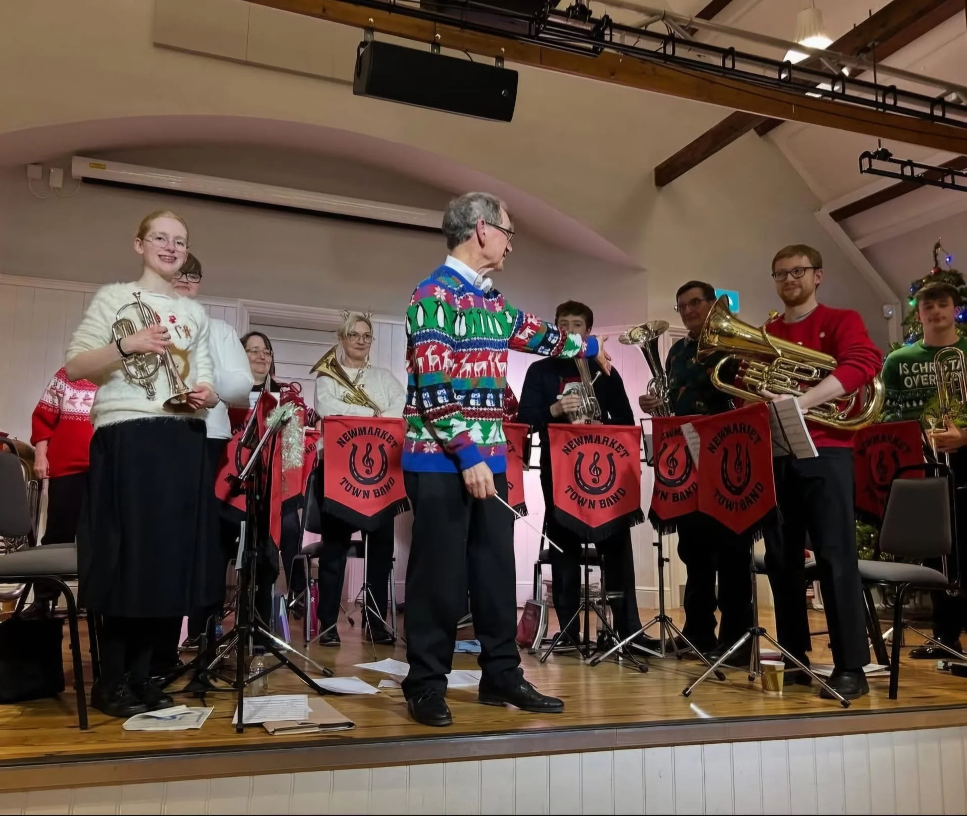 🎄🕯️ Carols Around The Tree in Burwell! 🕯️🎄
