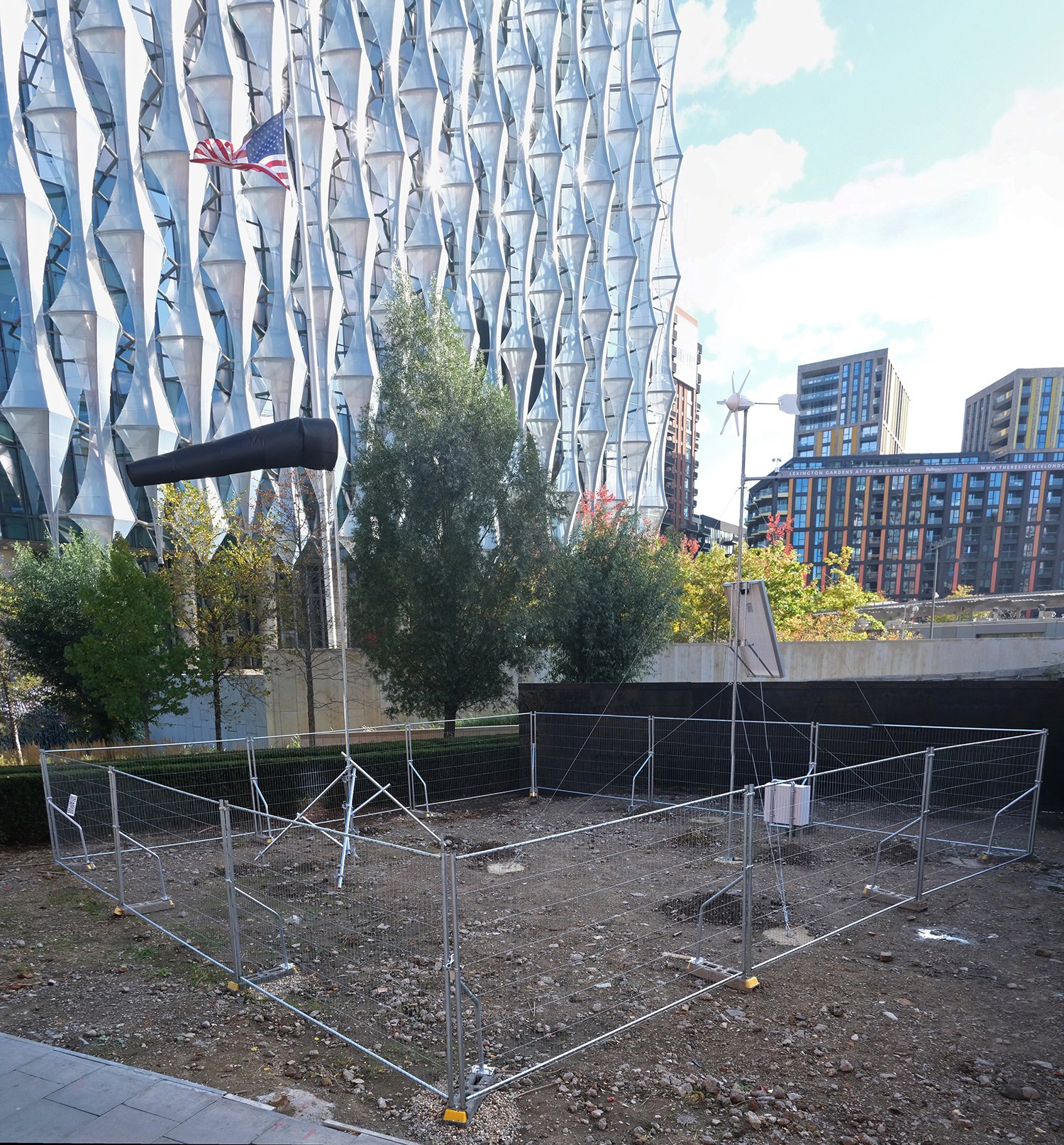 2021, Swete Brethe, installation sited at the boundary line of the U.S. Embassy in London