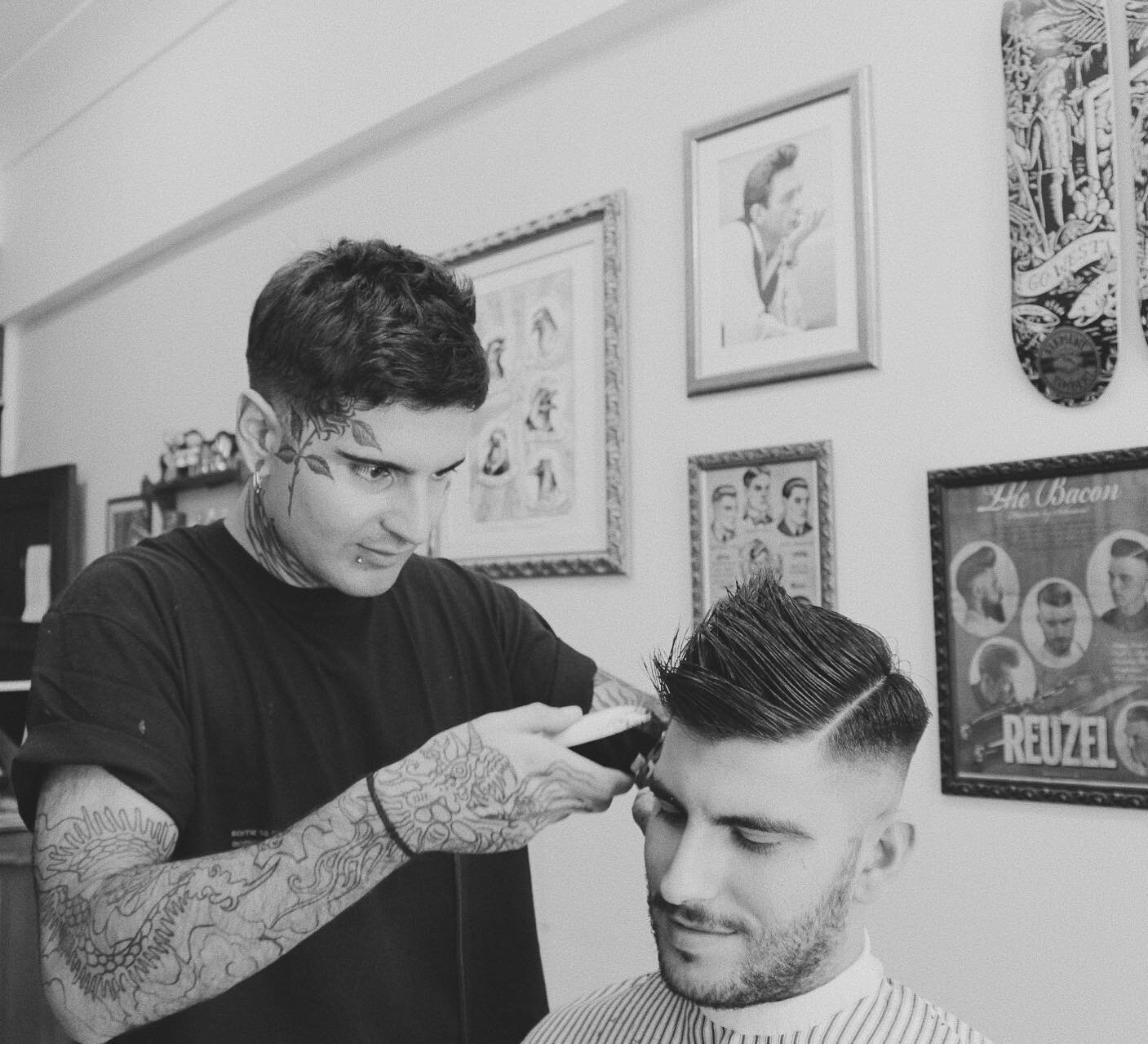 Guest barber 🚨 UPDATE!!

&Eacute; com enorme alegria que vos damos esta not&iacute;cia!
@tommydisgrace vai estar a trabalhar com connosco nas pr&oacute;ximas semanas!!
Nos pr&oacute;ximos dias 9,10, 22, 23, 24, 25 de Agosto e 1, 2 ,10 , 16,17,18,19 