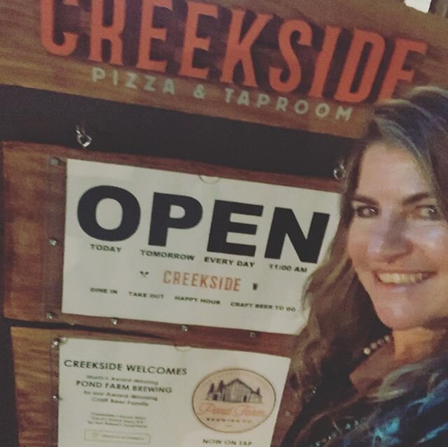 Our regular family spot. Such great vibes love our little town. Get the belagio!!!! #creekside #sananselmo #datenight #always #perpetualcourtship #datinf #family #daddydaughter #pizza #cheezy