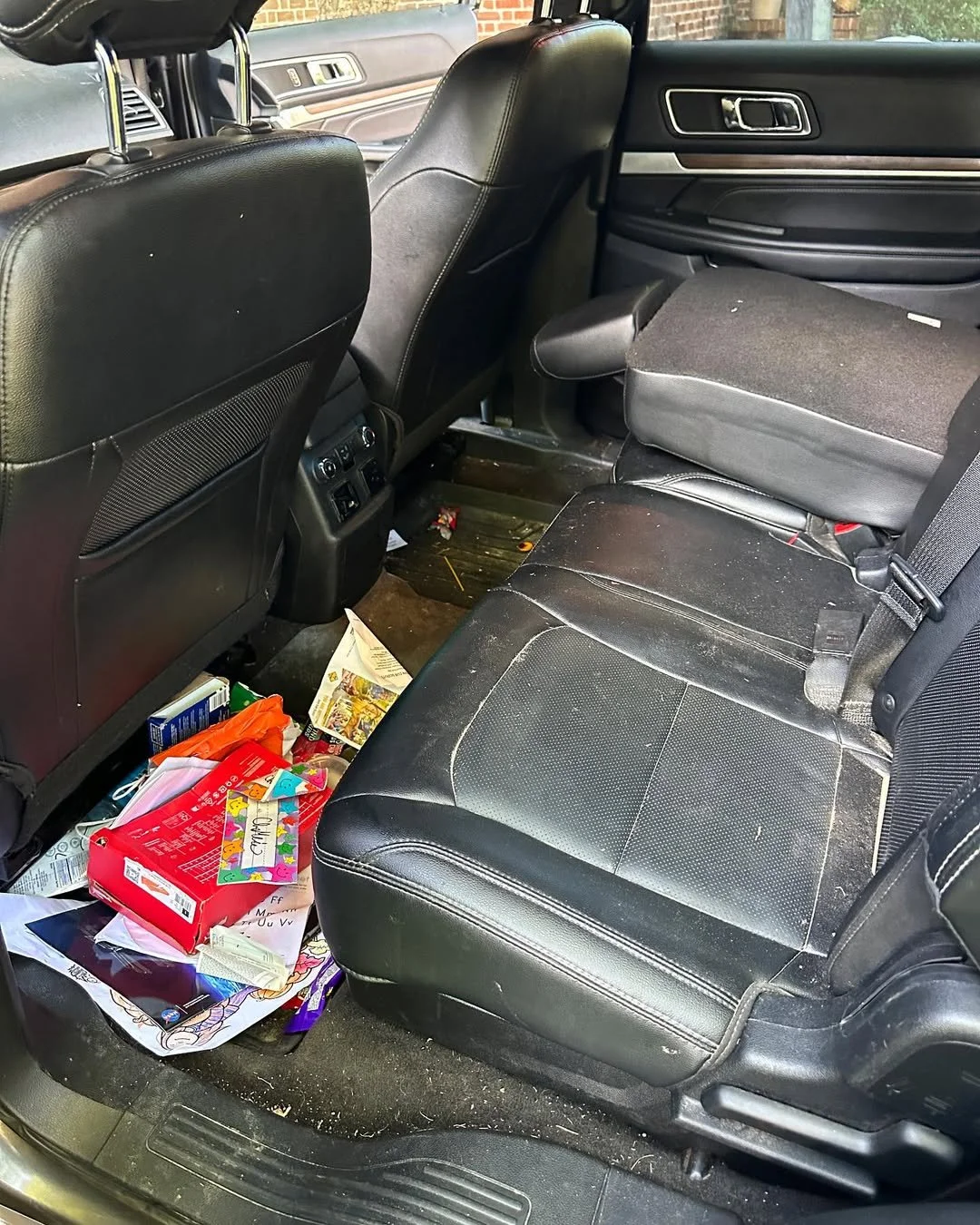 Before 👿 & After 😇•••#mercurymobiledetailing #houstoncardetailer #houstonmobiledetailing #hous.jpg