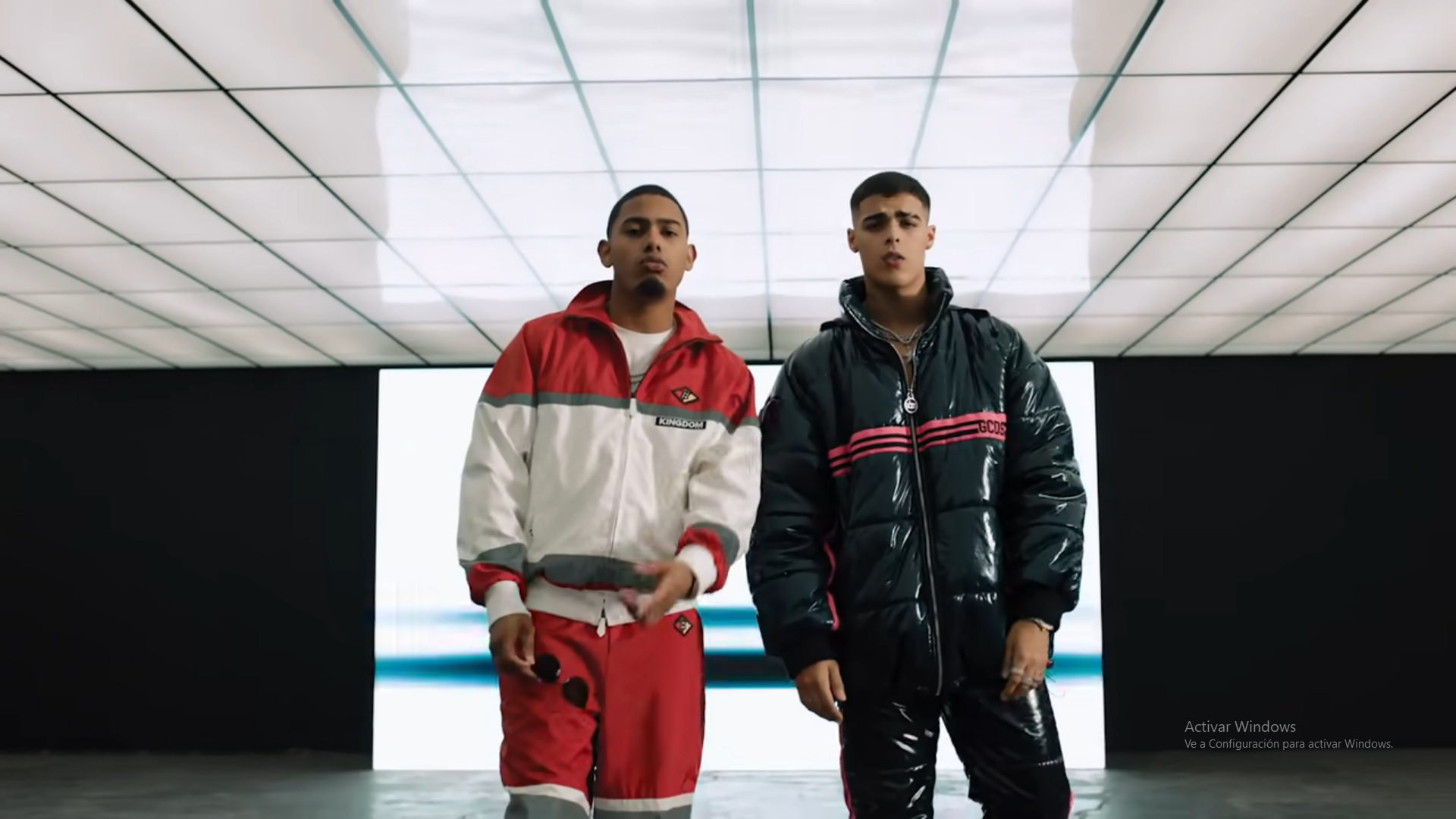 Lunay, Myke Towers - La Cama