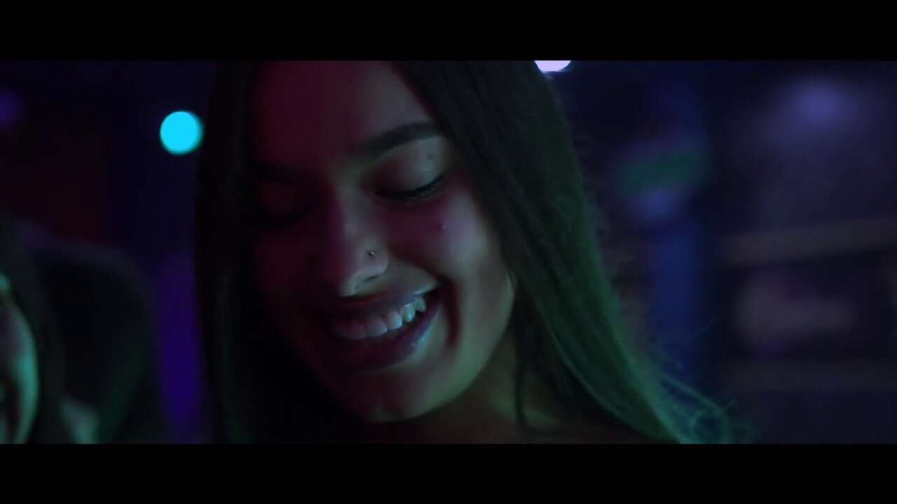Ayza - ¿Qué Quieres De Mi? (Video Oficial)