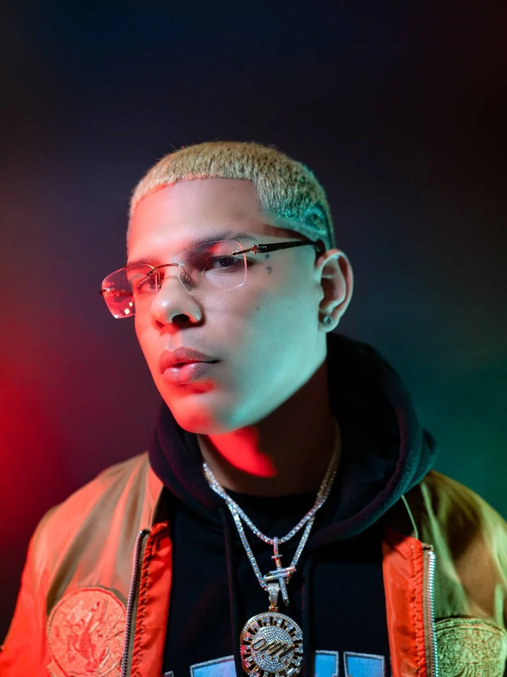 Caroline Records firma al artisa Omy De Oro