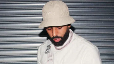 Eladio Carrión estrena nuevo disco grabado durante la cuarentena