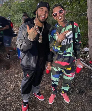 Anuel AA y Ele A El Dominio juntos en una fotografía