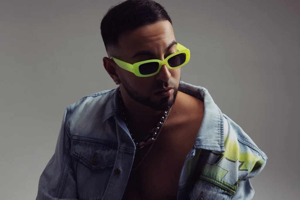 Justin Quiles estrena su nuevo sencillo "Jeans"