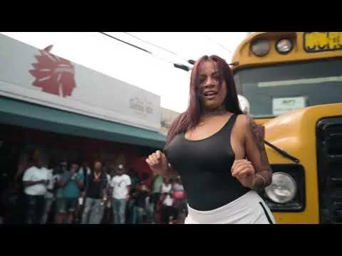 Bulova Ft. Young Pilot - Cuica (Video Oficial)