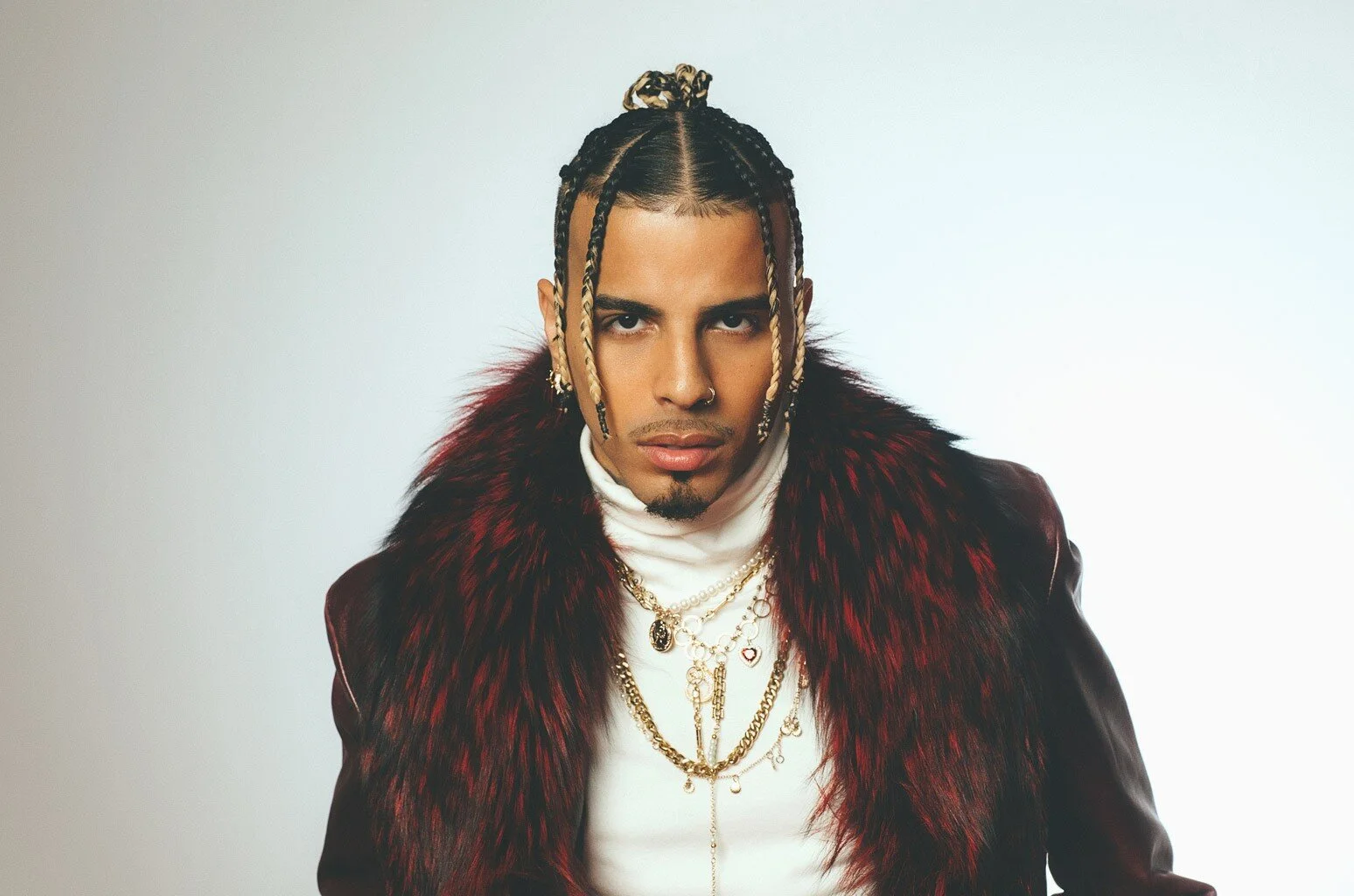 Rauw Alejandro recibe Disco de Oro por “Afrodisíaco”