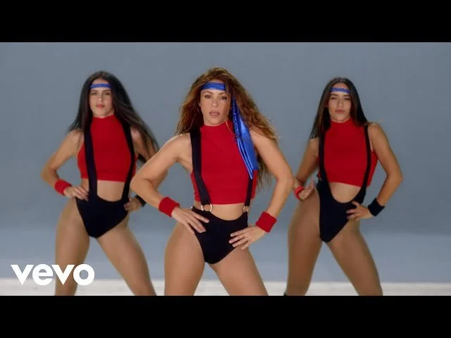 Black Eyed Peas Ft. Shakira - Girl Like Me (Video Oficial)