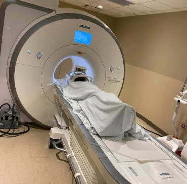 Arcangel es hospitalizado por una “mancha en el cerebro”