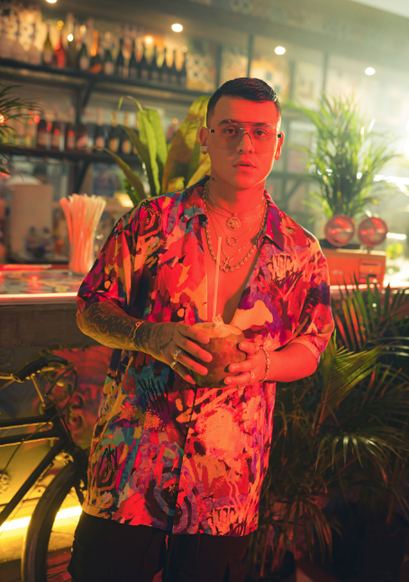 Kevin Roldán celebra millonarias cifras