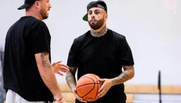 Nicky Jam entrena en el baloncesto profesional gracias al coach y manager de la NBA, Mike Souza