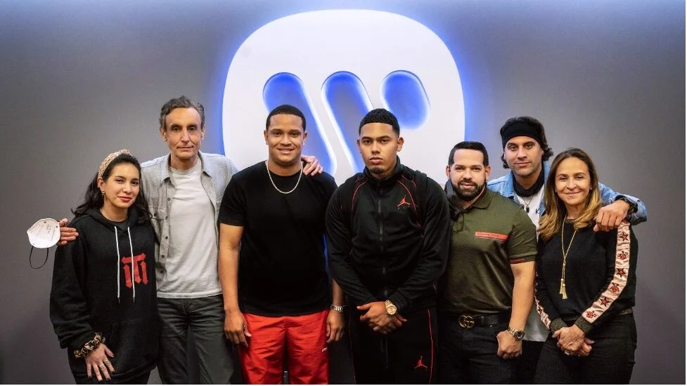 Warner Music Latina y Warner Records cierran acuerdo global con el artista Myke Towers 