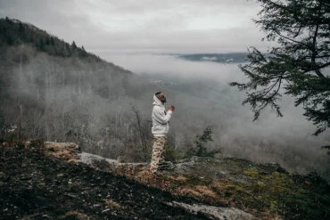 Yandel cambia el reguetón por el romance en “Meditar”