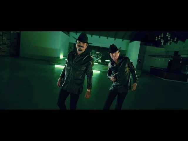 Los Dos Carnales - La Tóxica (Video Oficial)