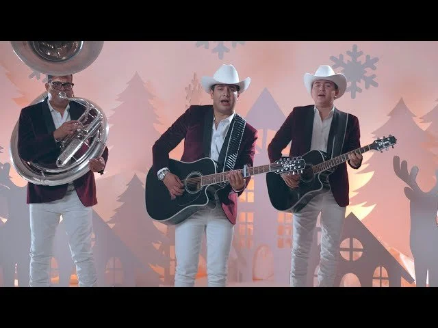 Los Plebes Del Rancho de Ariel Camacho - Voy A Pedirle A Santa Claus (Video Musical)
