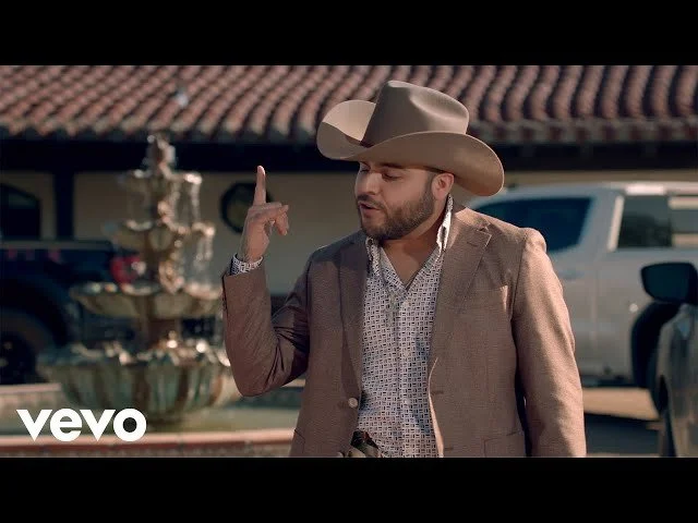 Gerardo Ortiz - El Convoy de los Hermanos (Video Oficial)