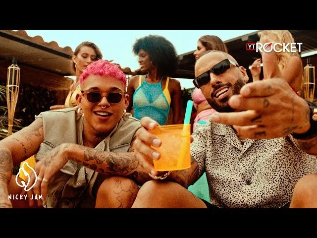 Nicky Jam y Beéle - Calor (Video Oficial)
