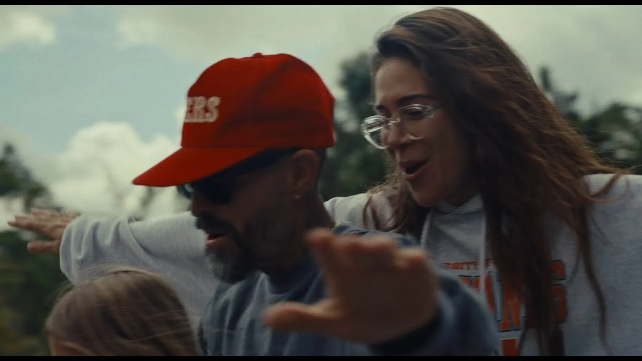 Mike Bahia - El Lugar Más Feliz Del Mundo (Video Oficial)