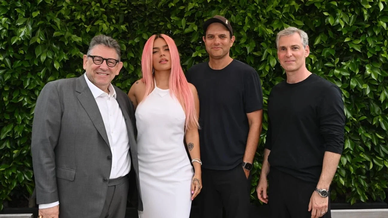 Karol G firma con Interscope, reafirmando su relación a largo plazo con Universal Music Group — Quality Music Latino - Jarastyle 1 Karol G firma con Interscope, reafirmando su relación a largo plazo con Universal Music Group — Quality Music Latino - Jarastyle