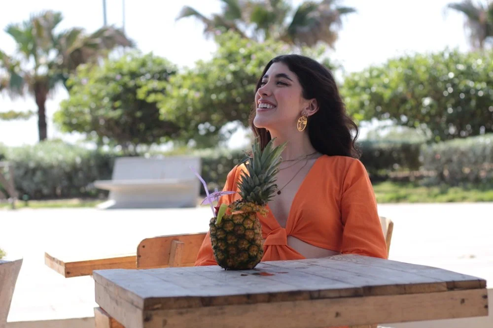 Catalina Cardona resalta la belleza de Barranquilla en “Piña Colada” — Quality Music Latino - Jarastyle