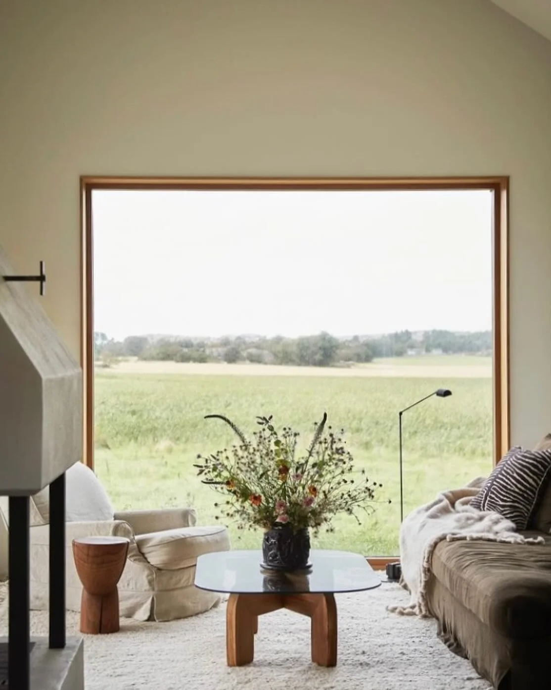 Bespoke soffbord for @klemmingsostron

#soffbord #soffbordinspration #heminredning #heminspiration #inredning #interiordesign #furnituredesign #finewoodworking