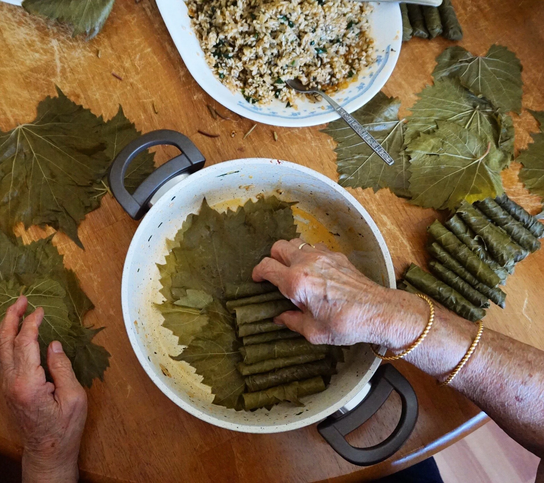 Zeytinyağlı yaprak sarma, stuffed vine leaves
