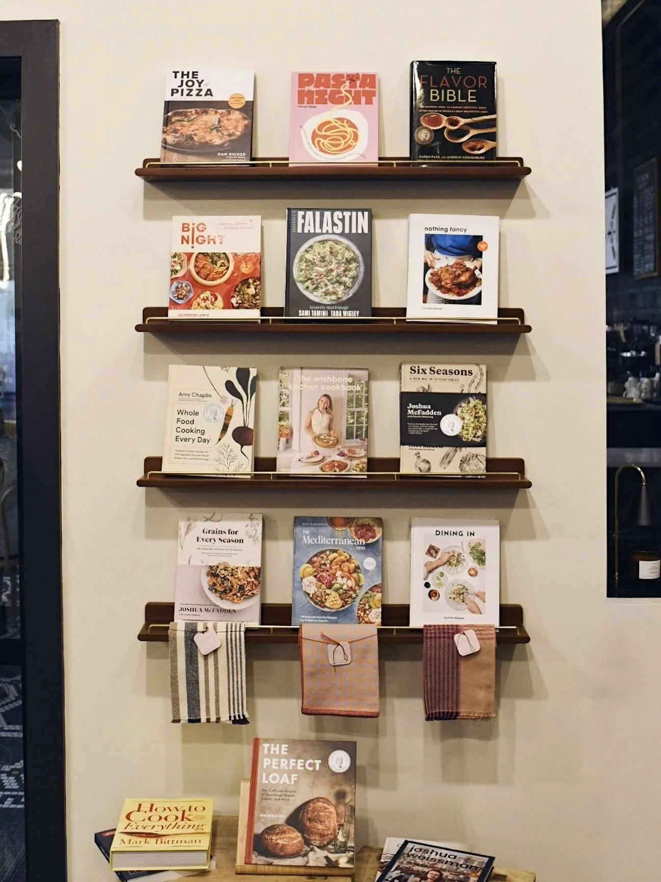 Because the best chefs deserve more than just another kitchen gadget (don&rsquo;t worry we have those too). Cookbooks are the perfect holiday gift&mdash;recipes they&rsquo;ll love to cook&hellip; and you&rsquo;ll love to eat 🍽️

#freshpasta #shoploc