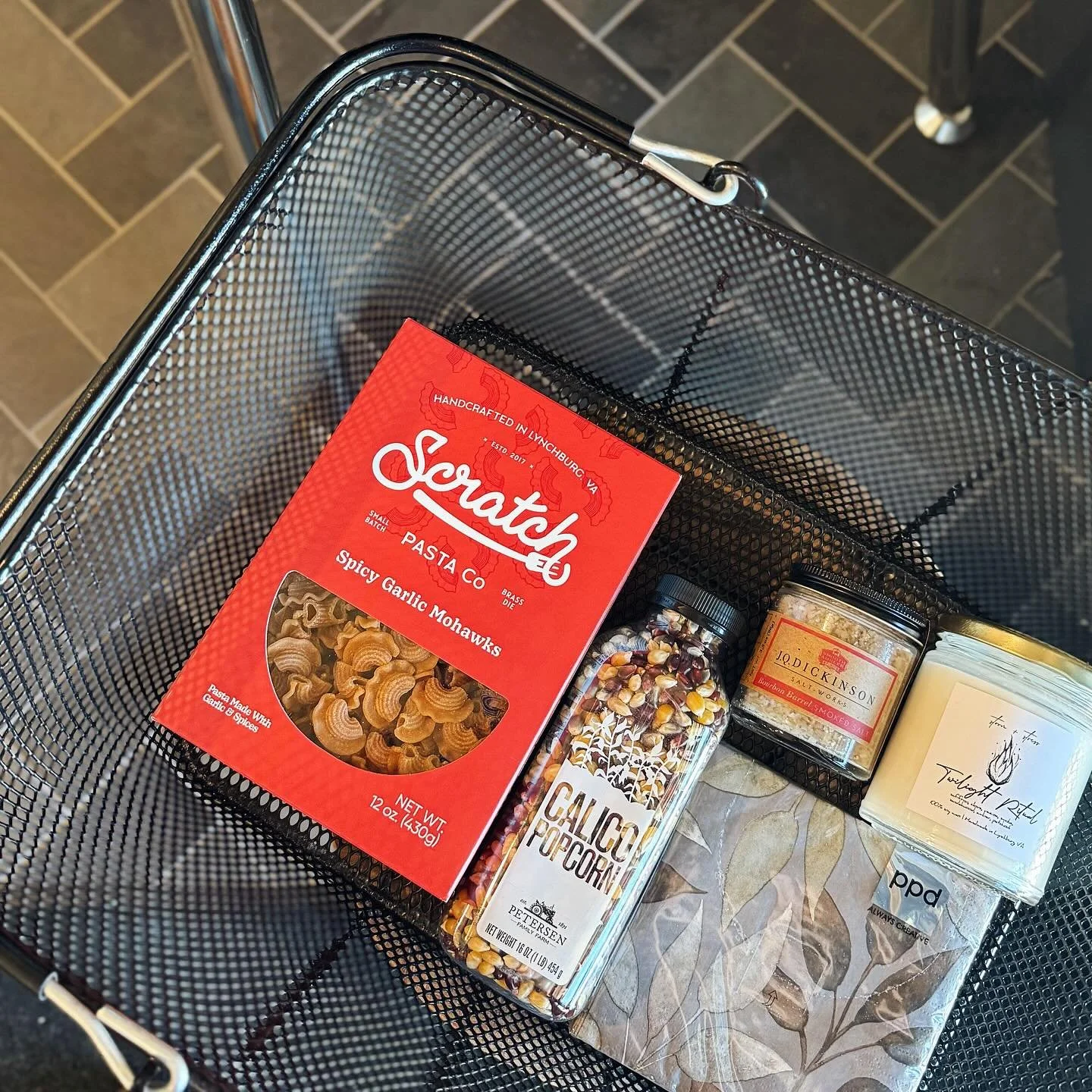 What’s in our basket this Sunday? All the fall essentials! Spicy Garlic Mohawks for a festive cheesy baked pasta dish, popcorn & smoked salt to top it off, napkins for the perfect place settings & finally a locally poured candle to make