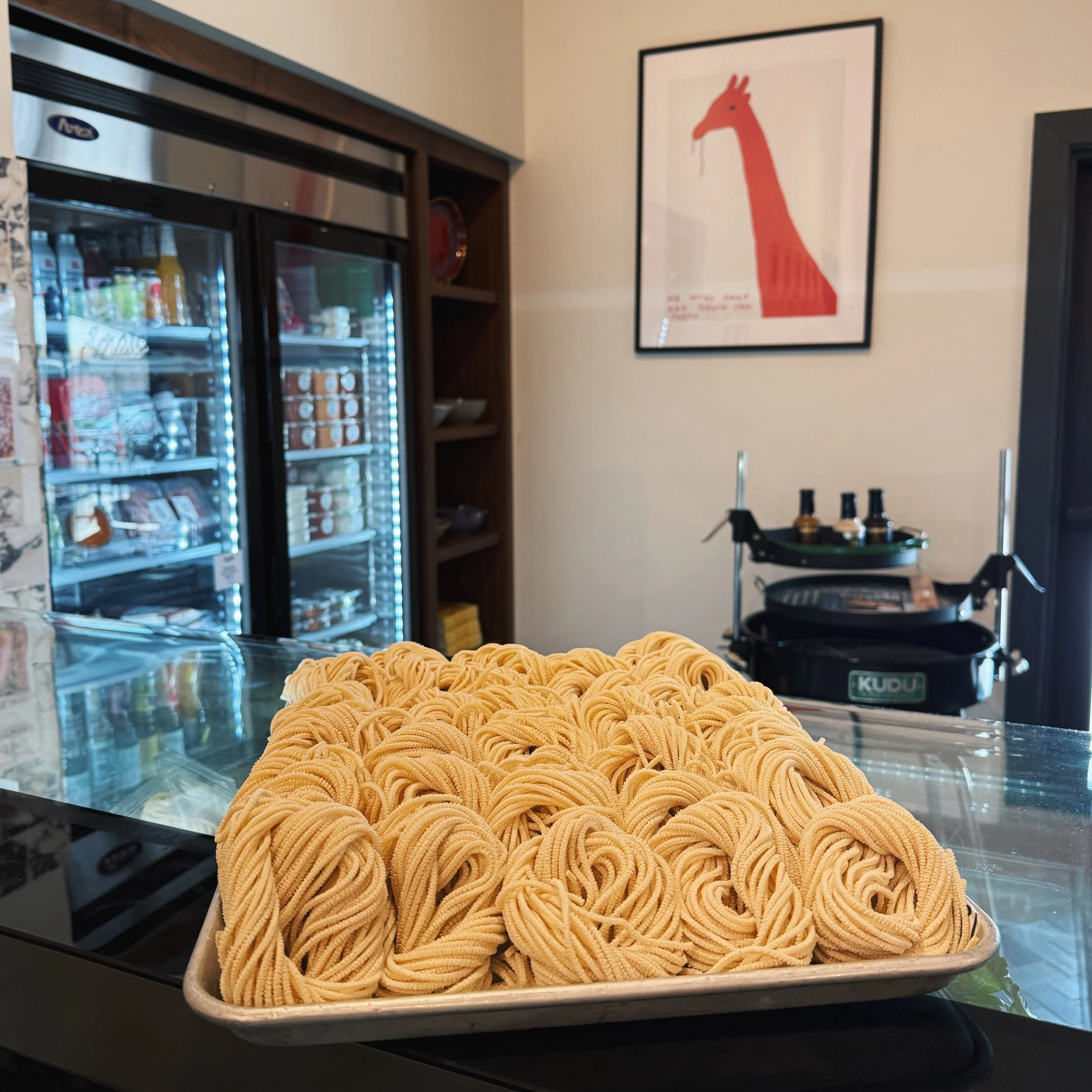 Roasted Garlic Spaghetti? Yes please!! As if classic spaghetti wasn&rsquo;t already delicious enough, our crew made this extra tasty nood for ya! Come by and see us today til 6 💫