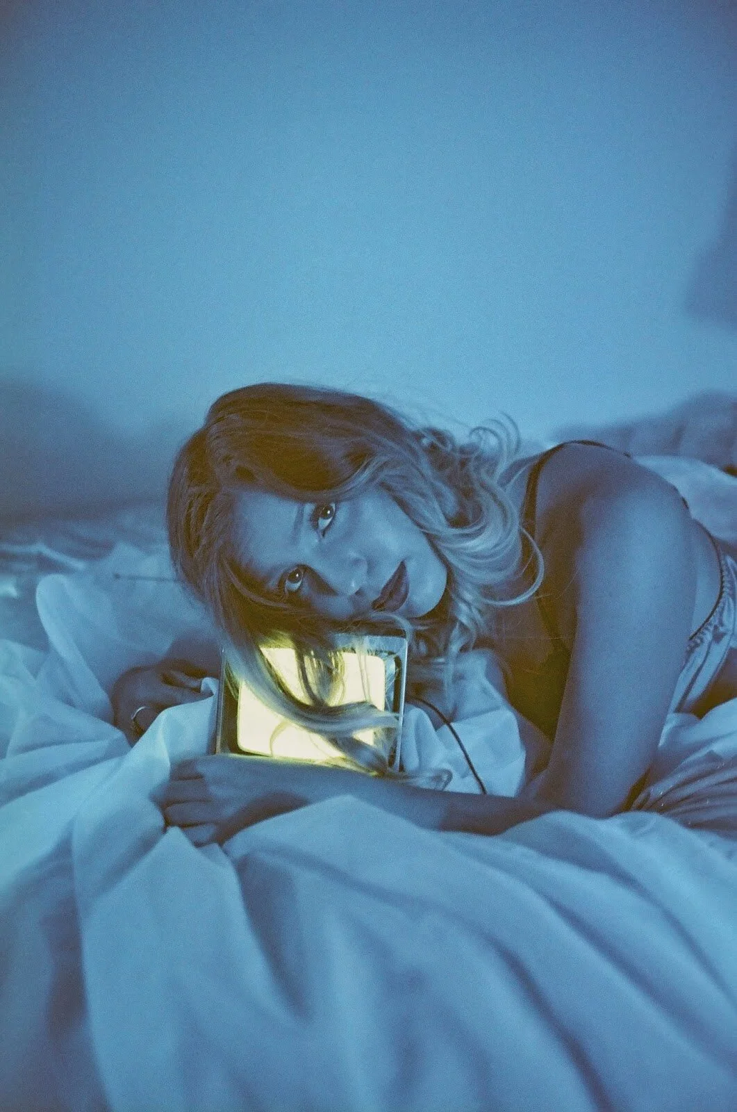 LITHIUM MAGAZINE - BLUE VELVET