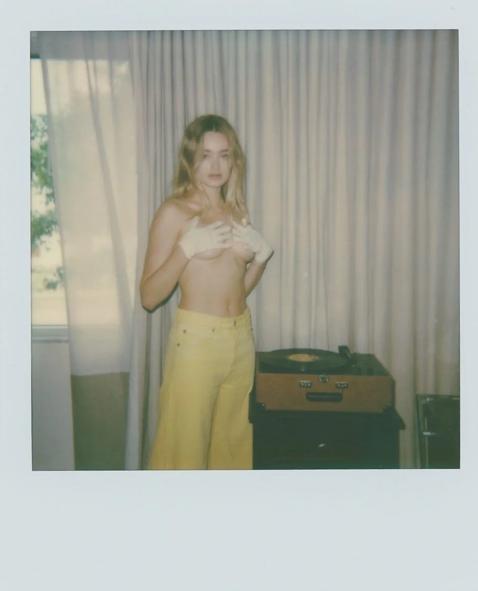 ARTIZIANS MAGAZINE - PERMANENT VACATION