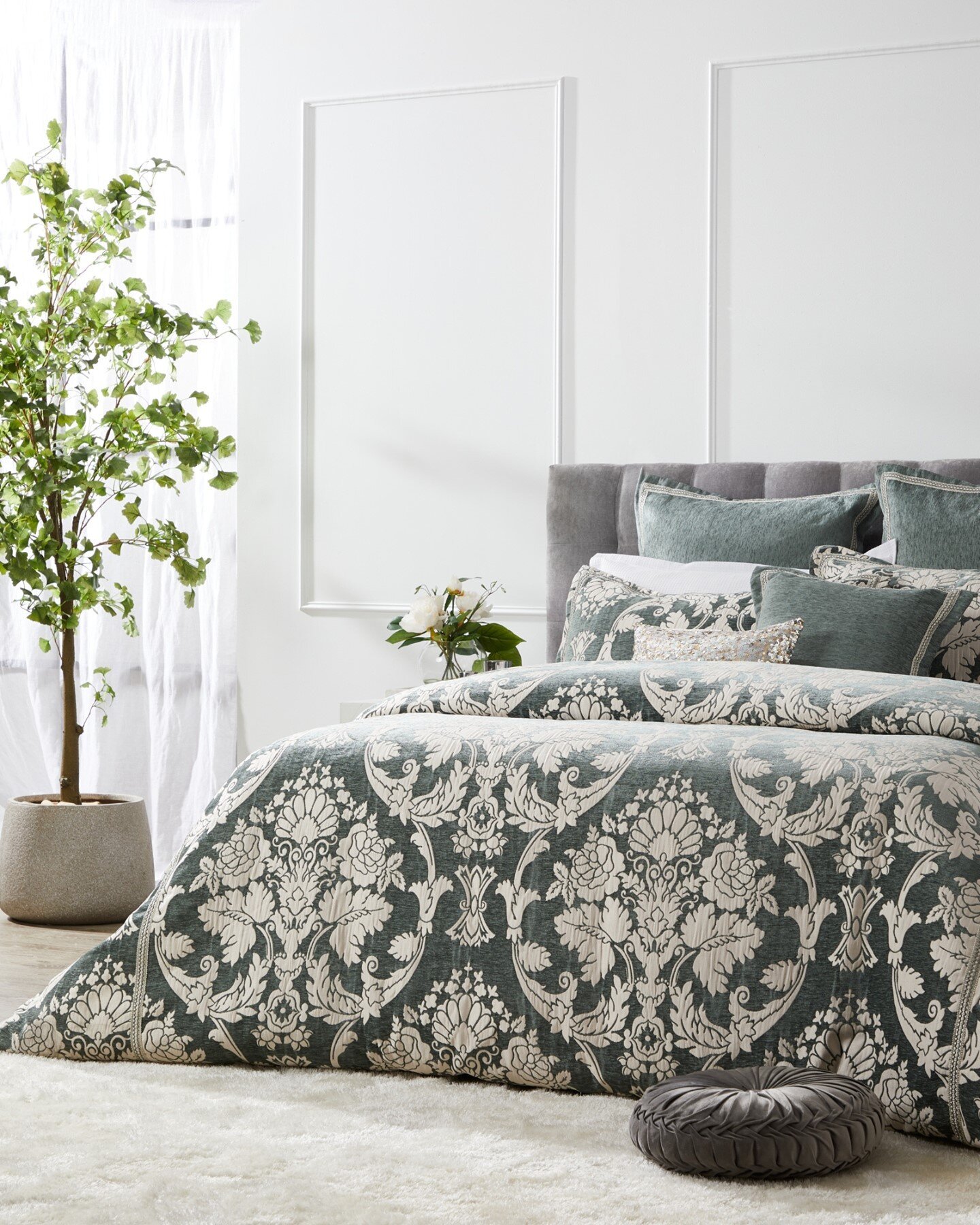 Introducing - Coronet Sage 🤍 ⁠
⁠
Coronet's chic and elegant design combines classic Hampton style with tactile qualities. ⁠Elaborate botanical motifs are woven into a ground of soft chenille in vivid sage and white. ⁠
⁠
The perfect combination of gl