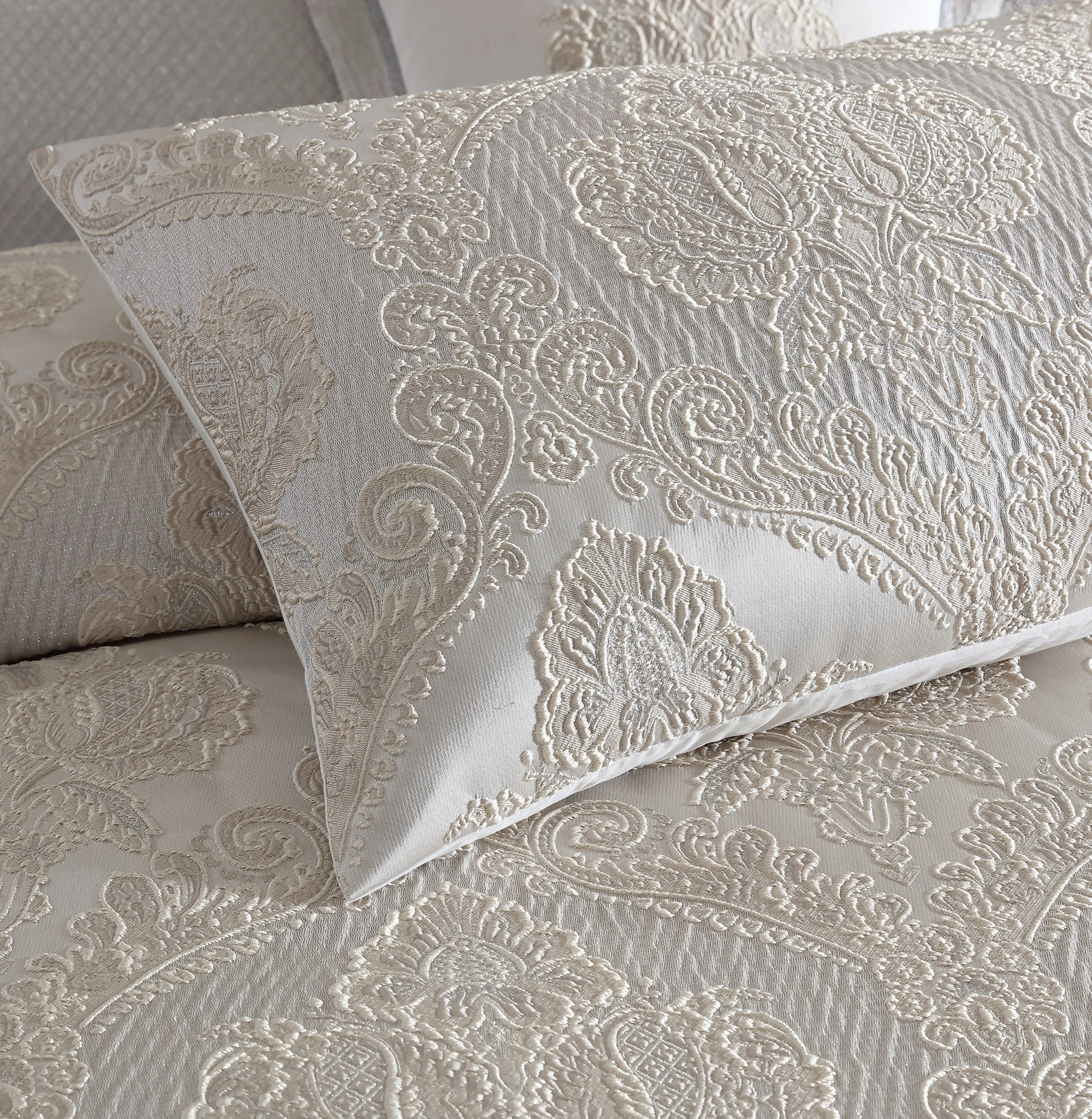 DV-EMERSON IVORY-PILLOW ON BED.JPG