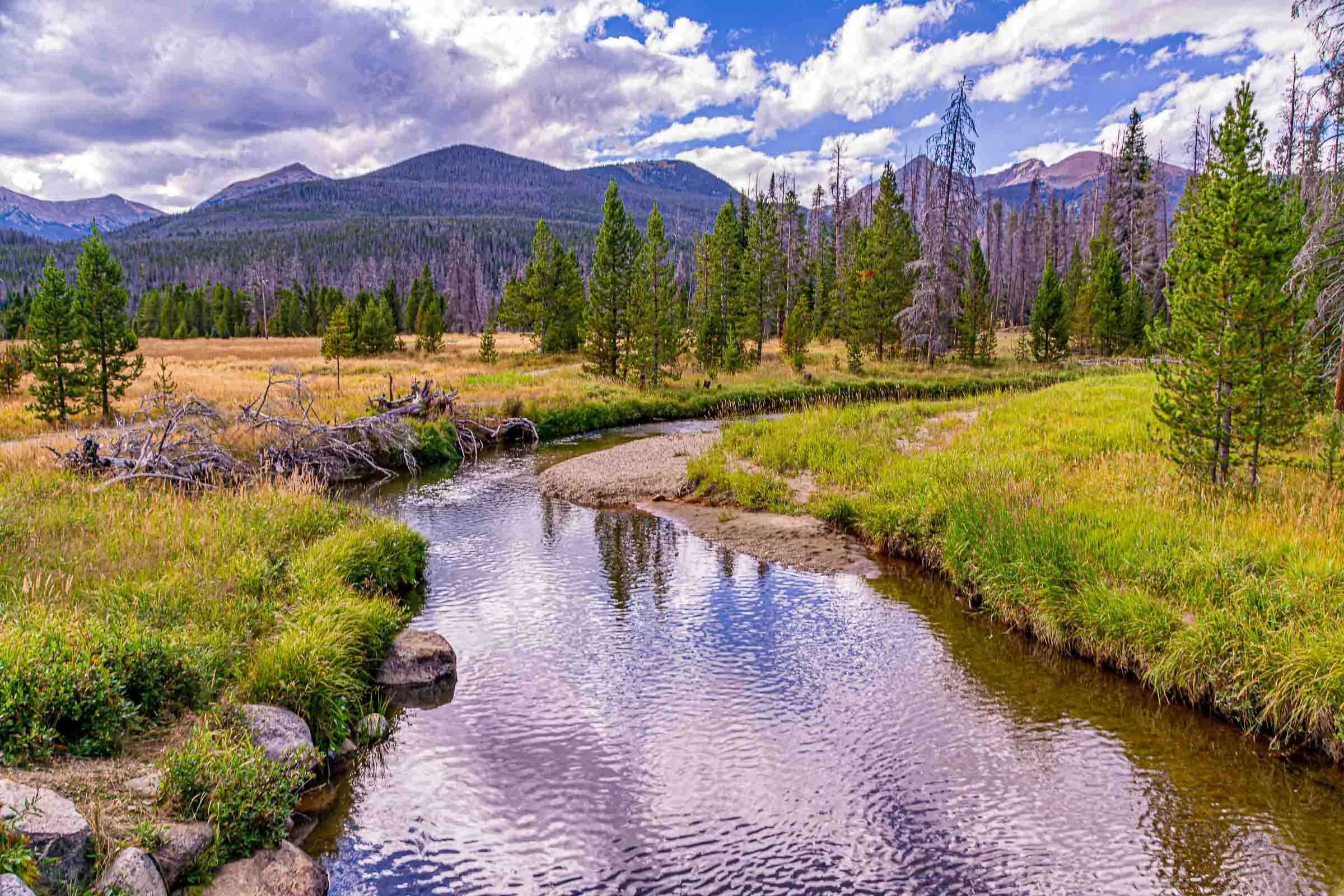 river running through the rockies