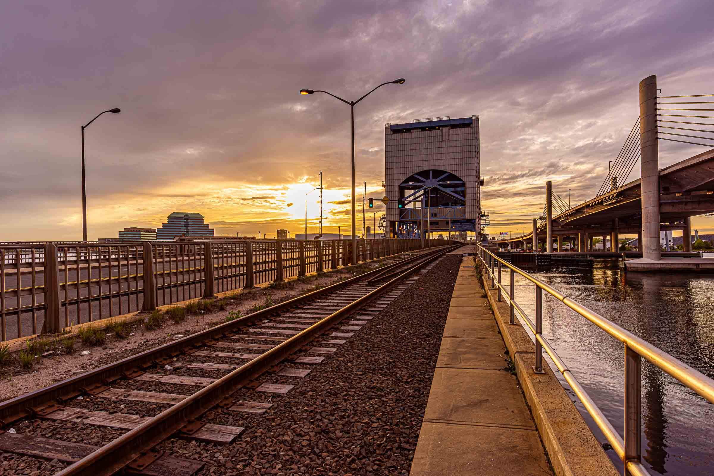 new haven bridge during dusk