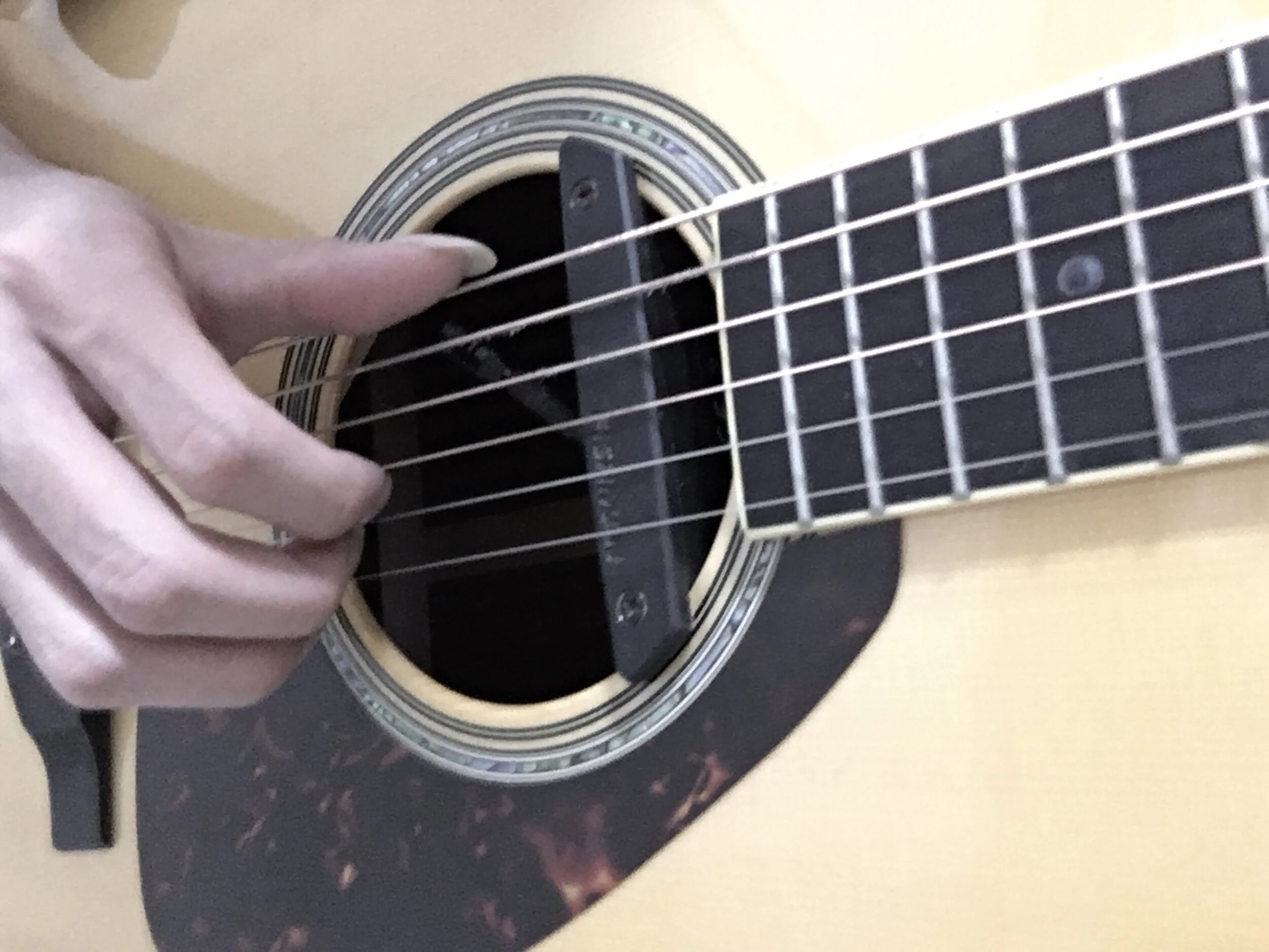 アコギを指で弾いてみよう！ジュン