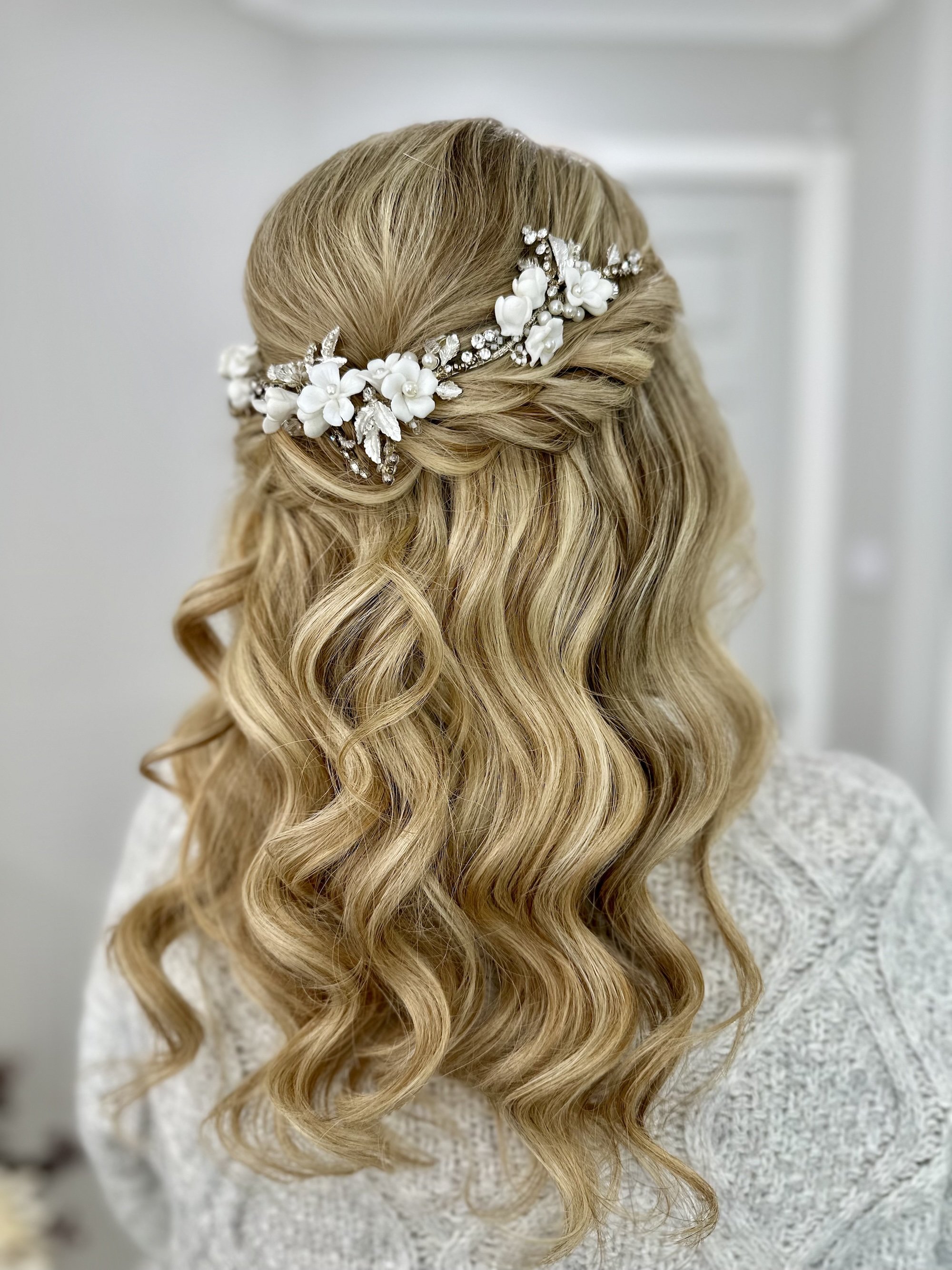 How to Choose Bridal Hair Accessories for Your Wedding Look