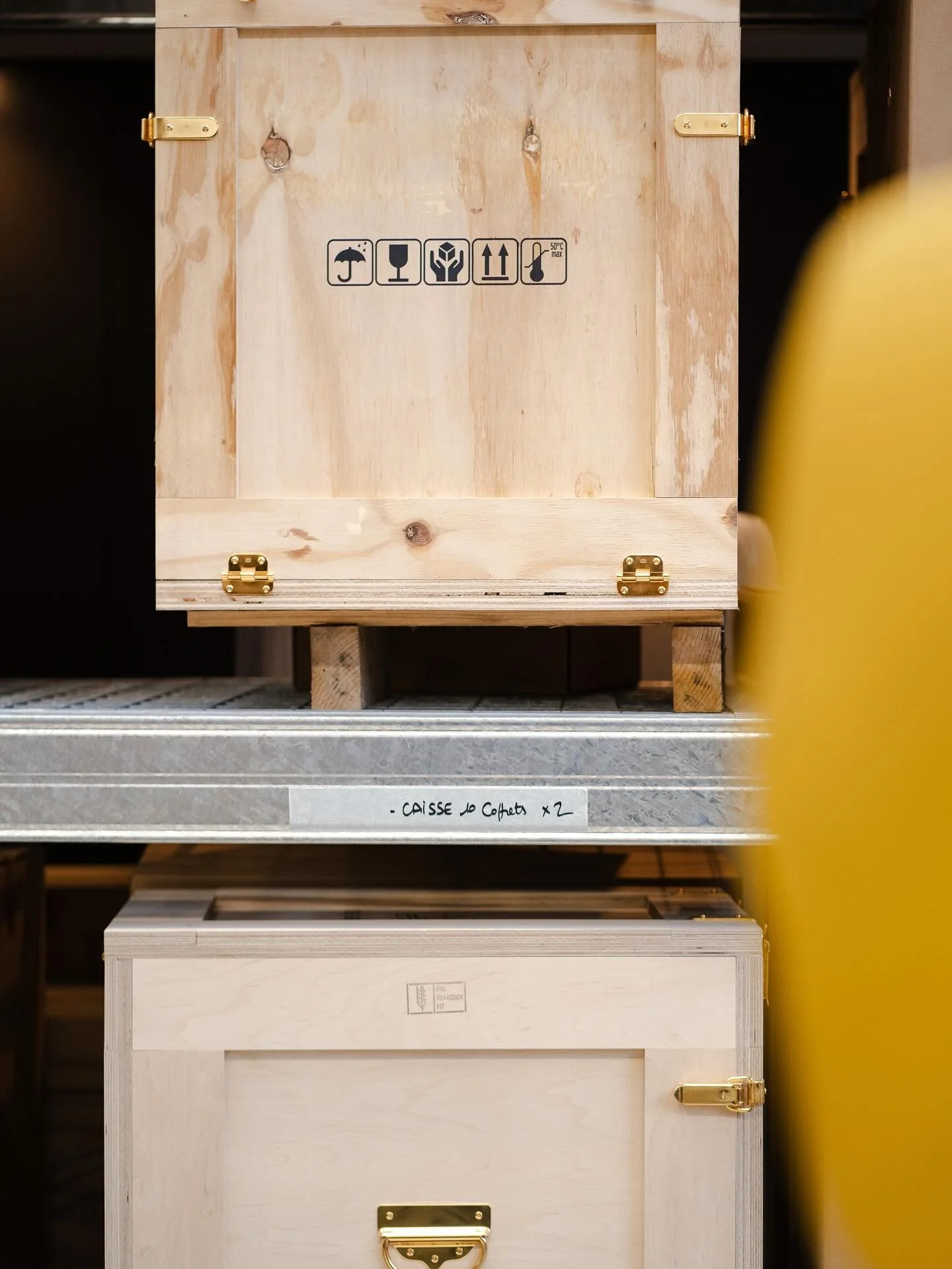 Des projets d&rsquo;exception s&rsquo;appr&ecirc;tent &agrave; quitter l&rsquo;atelier&hellip; Chaque caisse renferme le fruit d&rsquo;un savoir-faire minutieux et d&rsquo;une collaboration exigeante, pr&ecirc;ts &agrave; rejoindre leur destination f