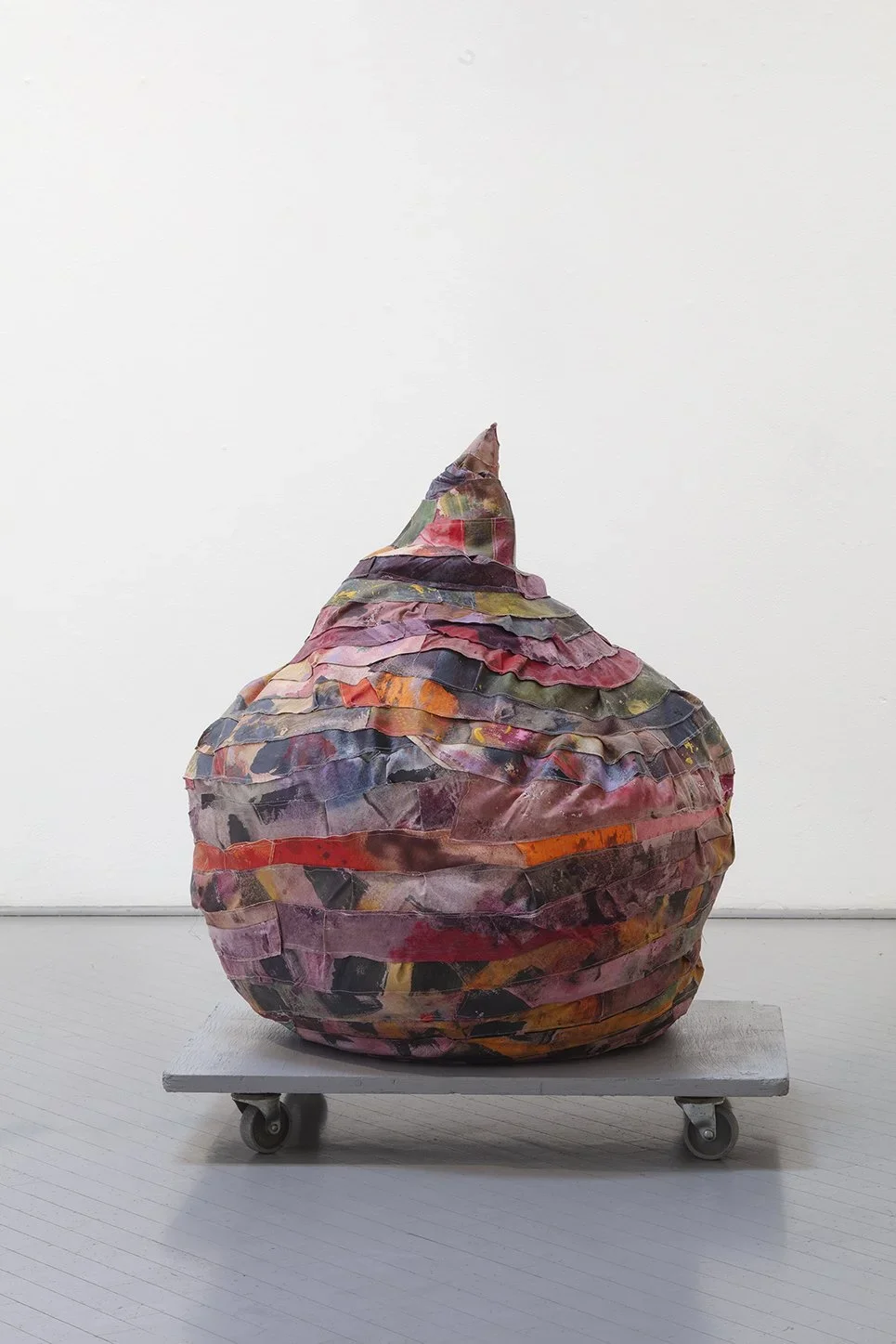 Kyyneleet / Tears, 2024, 90 x 80 x 70 cm, acryl and oilpastel on canvas (filled with recycled textile) photo: Jussi Tiainen (Copy)