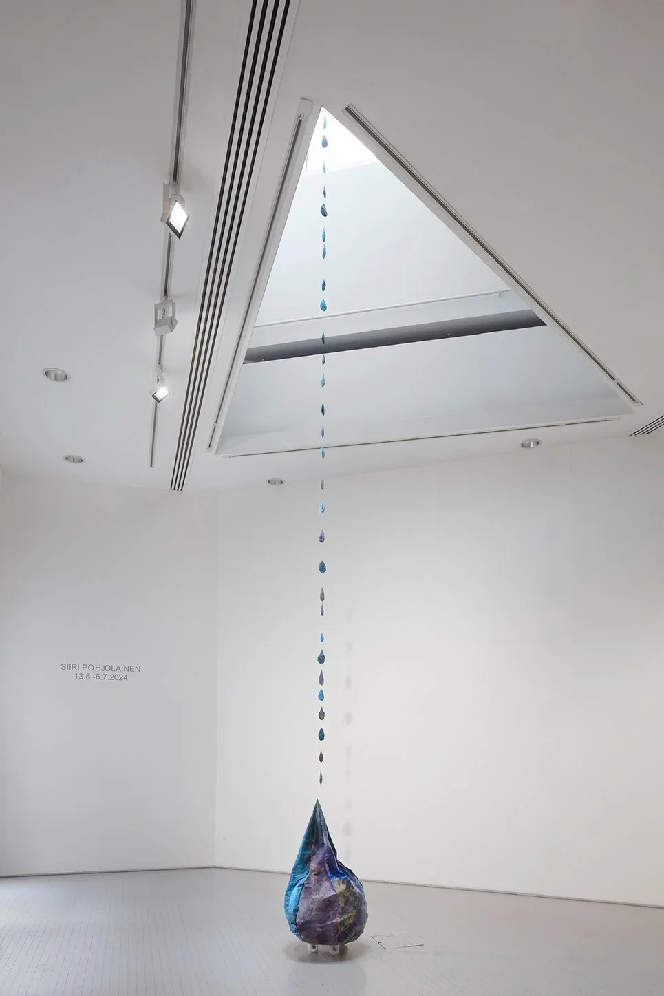 Kyyneleet / Tears, 2024, tear pearl string + 100 x 60 x 60 cm, acryl and oilpaster on canvas (filled with recycled textile) photo: Jussi Tiainen (Copy)