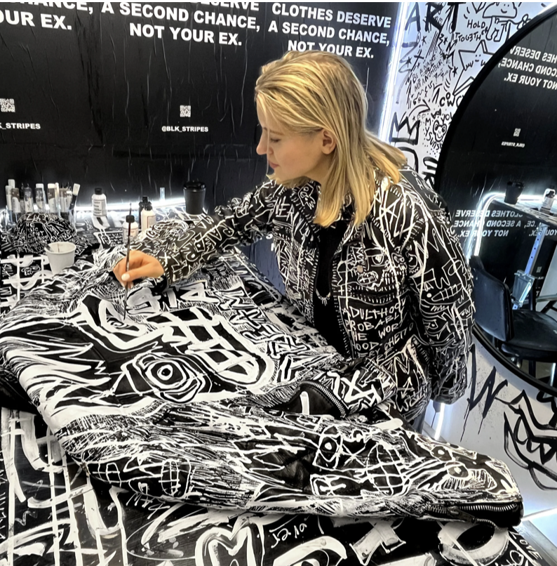 PAINTING BLACK STIPES - WITH LEVA LI 