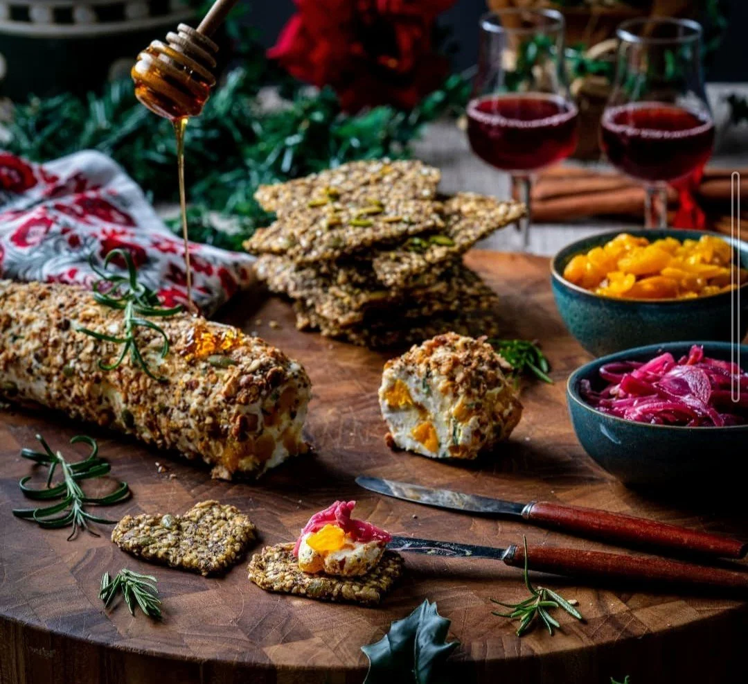 Getostrulle med aprikoschutney, glöggkokt lökmarmelad och pepparkaksknäcke