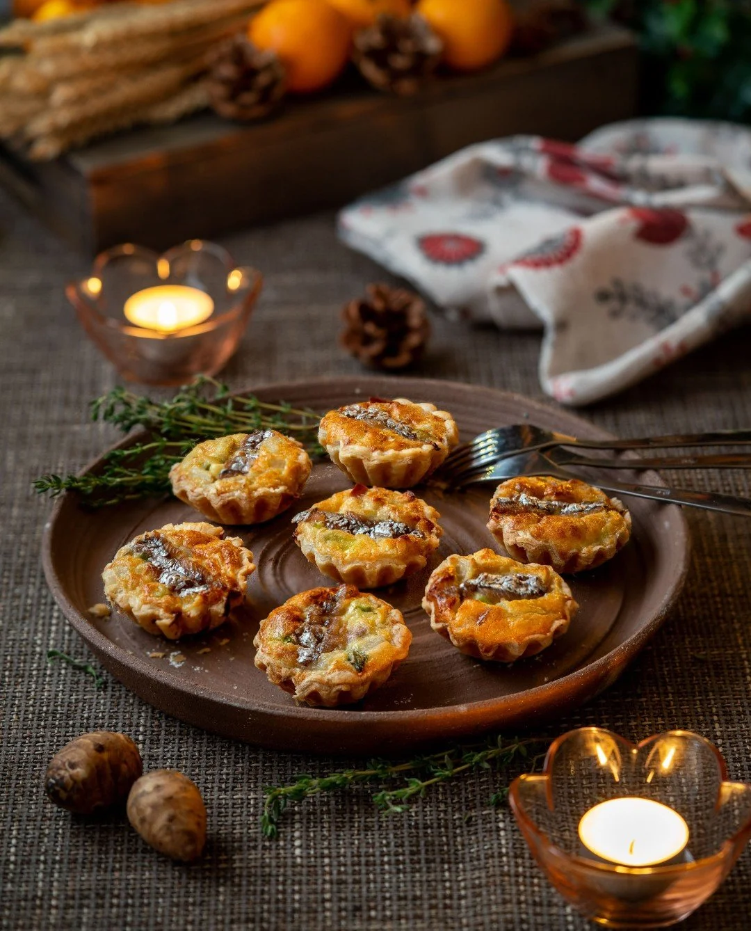 Tarteletter med ansjovis, jordärtskocka och äpple 