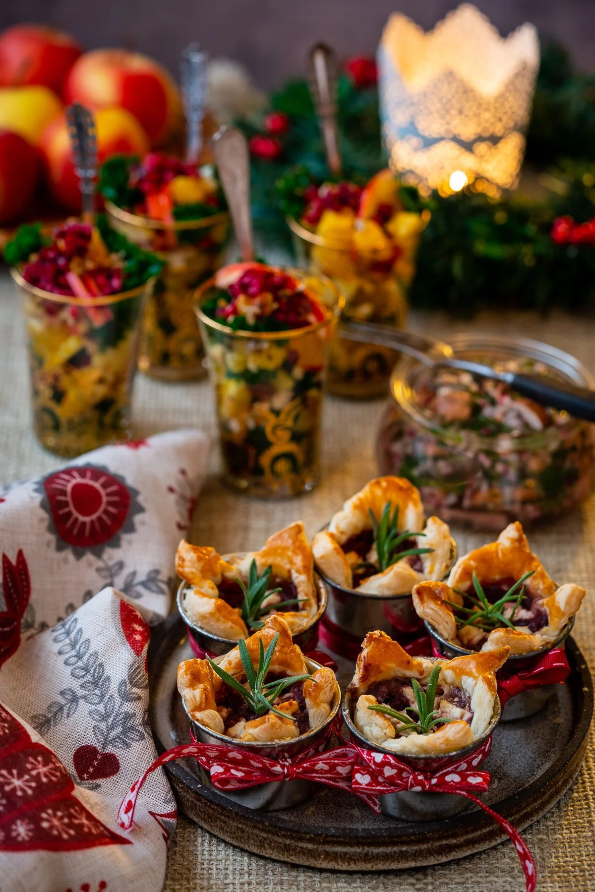 Rödkålstarteletter med feta &amp; rosmarin