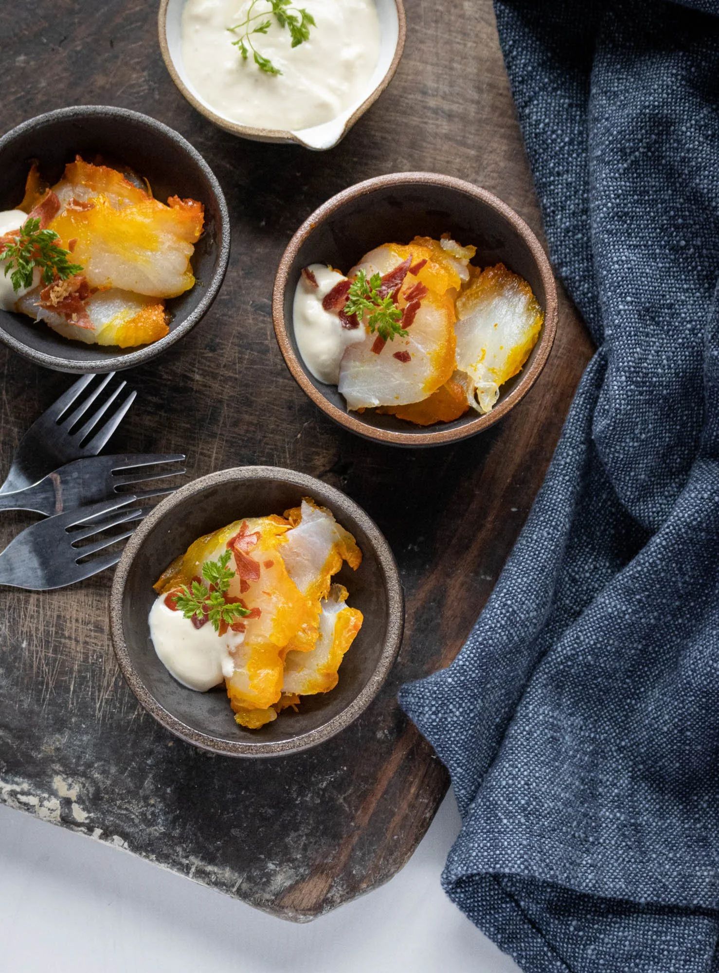 Saffransgravad torsk med strössel på rostad skinka och honungssås