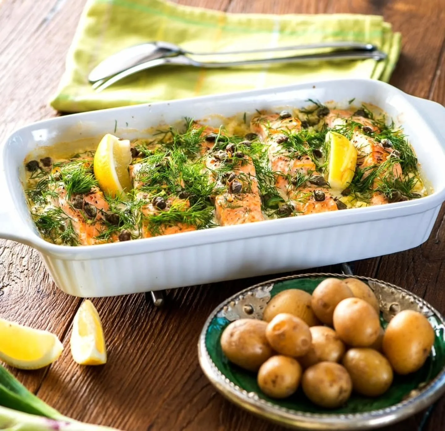 Enklare &auml;n denna laxr&auml;tt blir det nog inte! 

Och ja, man f&aring;r fuska hur mycket som helst, bara det blir bra och gott 😀. 

🌿 Enkel lax i ugn

4 st laxfil&eacute;er
1 burk cr&egrave;me fraiche med tomatsmak
0,5 dl gr&auml;dde
150 g fe