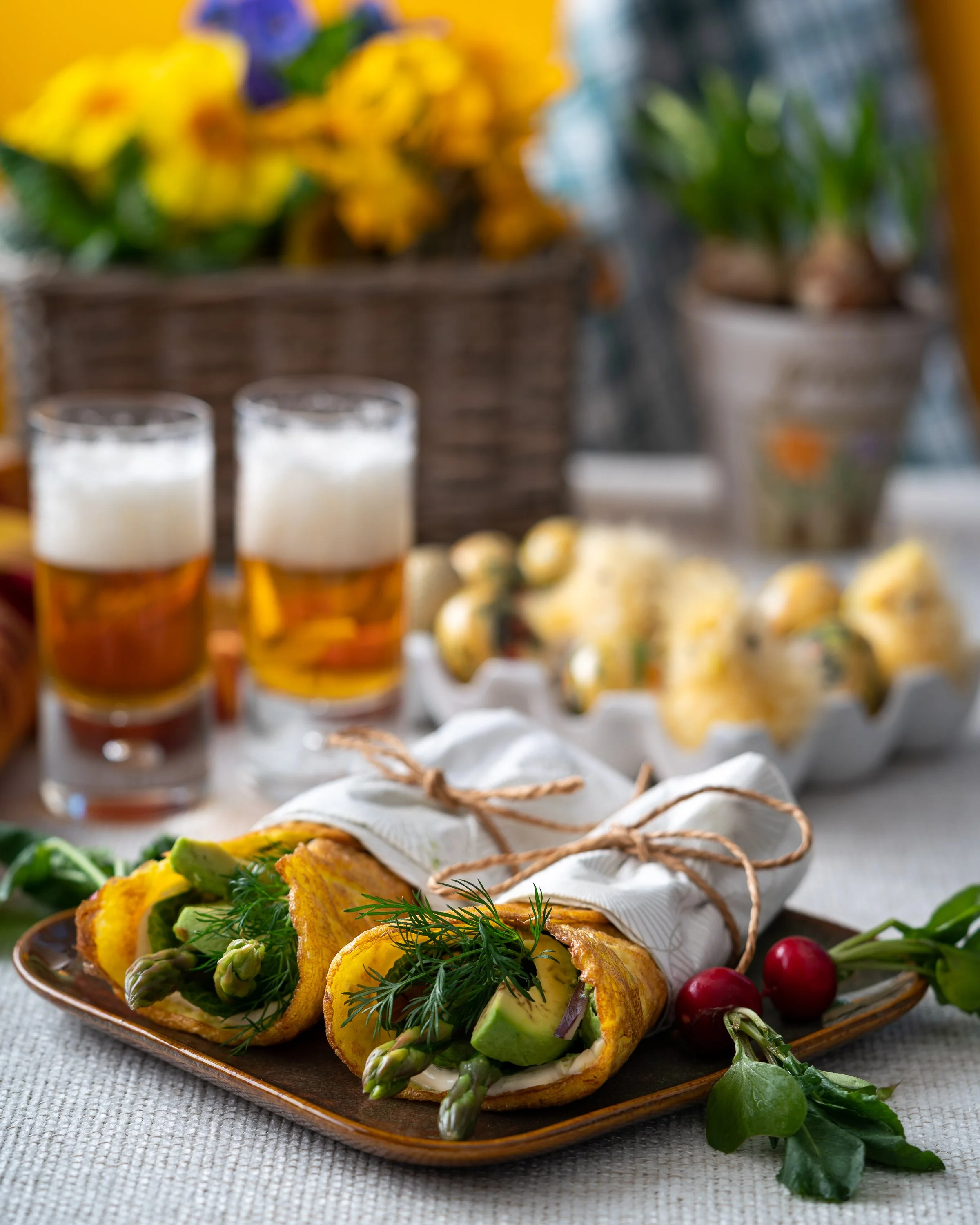 Äggwraps med feta, sparris och avocado