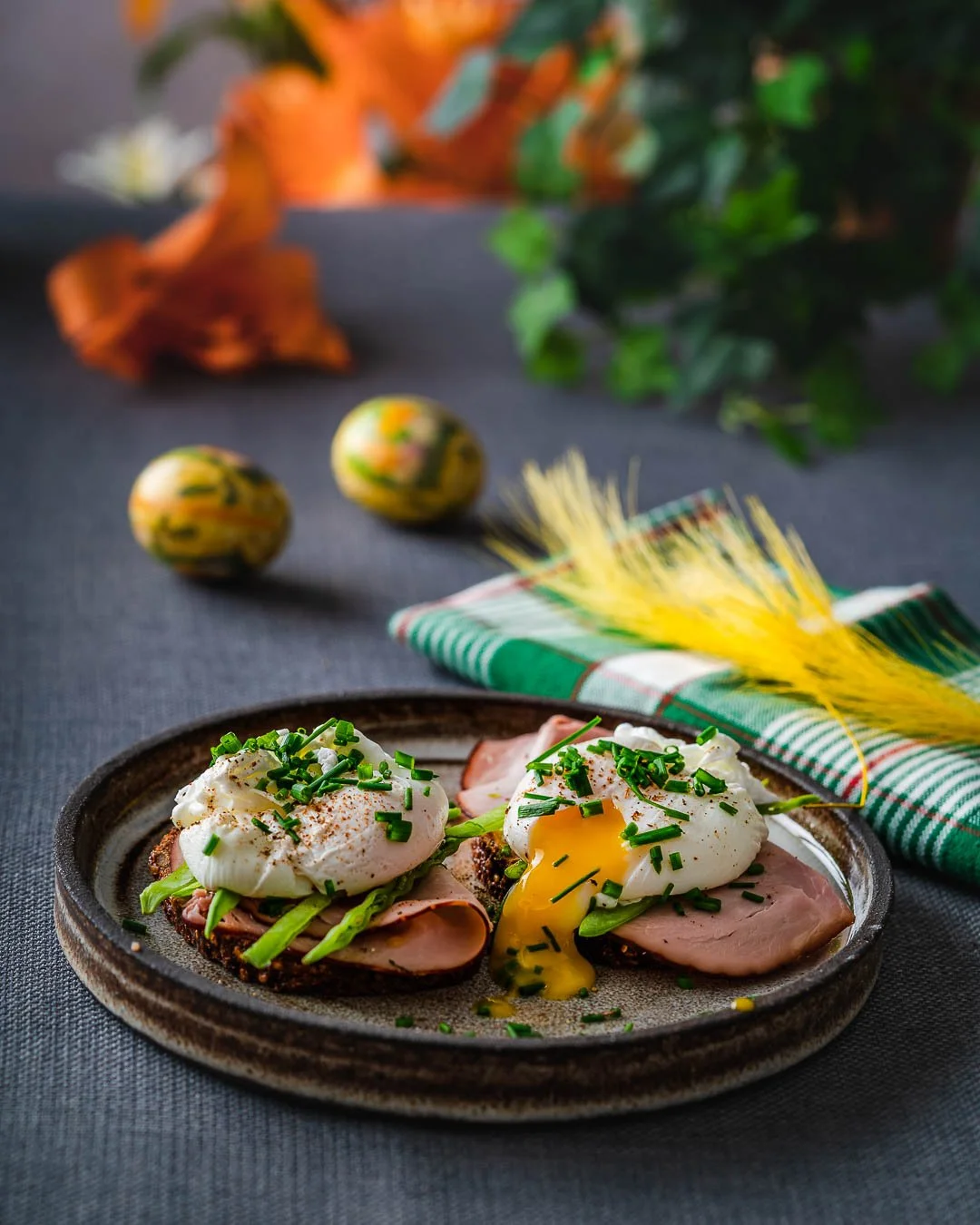 Rågbruschetta med skinka &amp; pocherat ägg